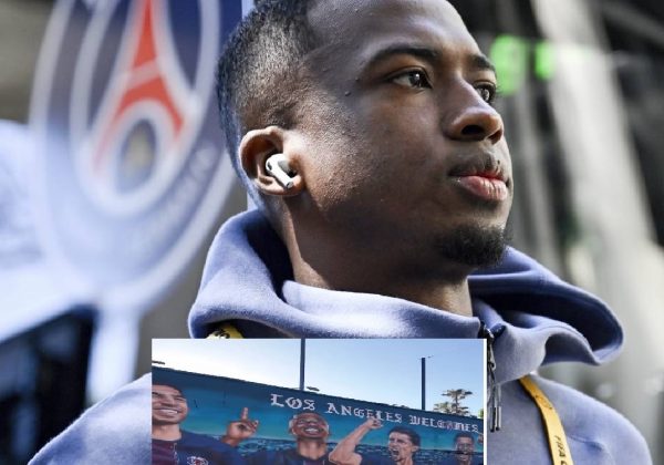 El defensa ecuatoriano Willian Pacho del PSG
