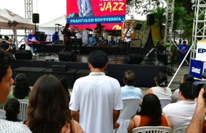 Más de 2.000 personas acudieron a la feria en Puerto Santa Ana, donde ofrecieron productos y música en vivo con apoyo de ÉPICO.