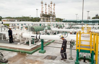 Ecuador OCP suspendió bombeo de crudo por erosión peligrosa