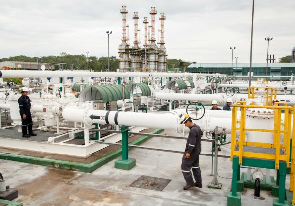 Ecuador OCP suspendió bombeo de crudo por erosión peligrosa