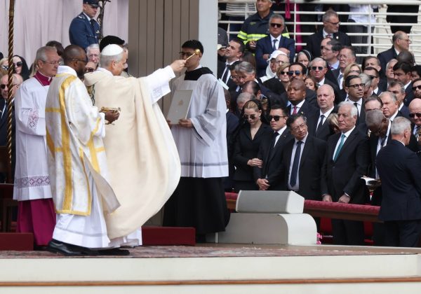 Ecuador camina con ese compromiso de construir paz, dice el presidente Noboa desde el Vaticano