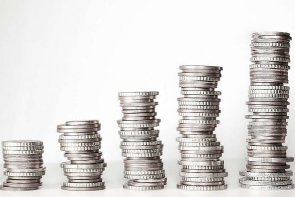 Ecuador reduce riesgo país a niveles mínimos desde febrero de 2025