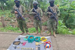 Ejército incauta armas, explosivos y presunta droga en operativo en Junín