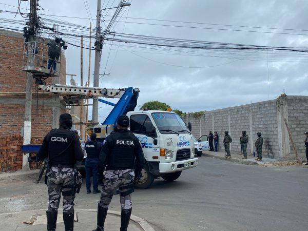 El Bloque de Seguridad, conformado por militares y policías, ejecutó el operativo 'Apolo 12' en varios sectores de Manta.