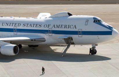 El Boeing 747 E-4B, conocido como el “avión del fin del mundo” o “Nightwatch”, realizó un vuelo inesperado a la base militar de Andrews, en Washington D.C.