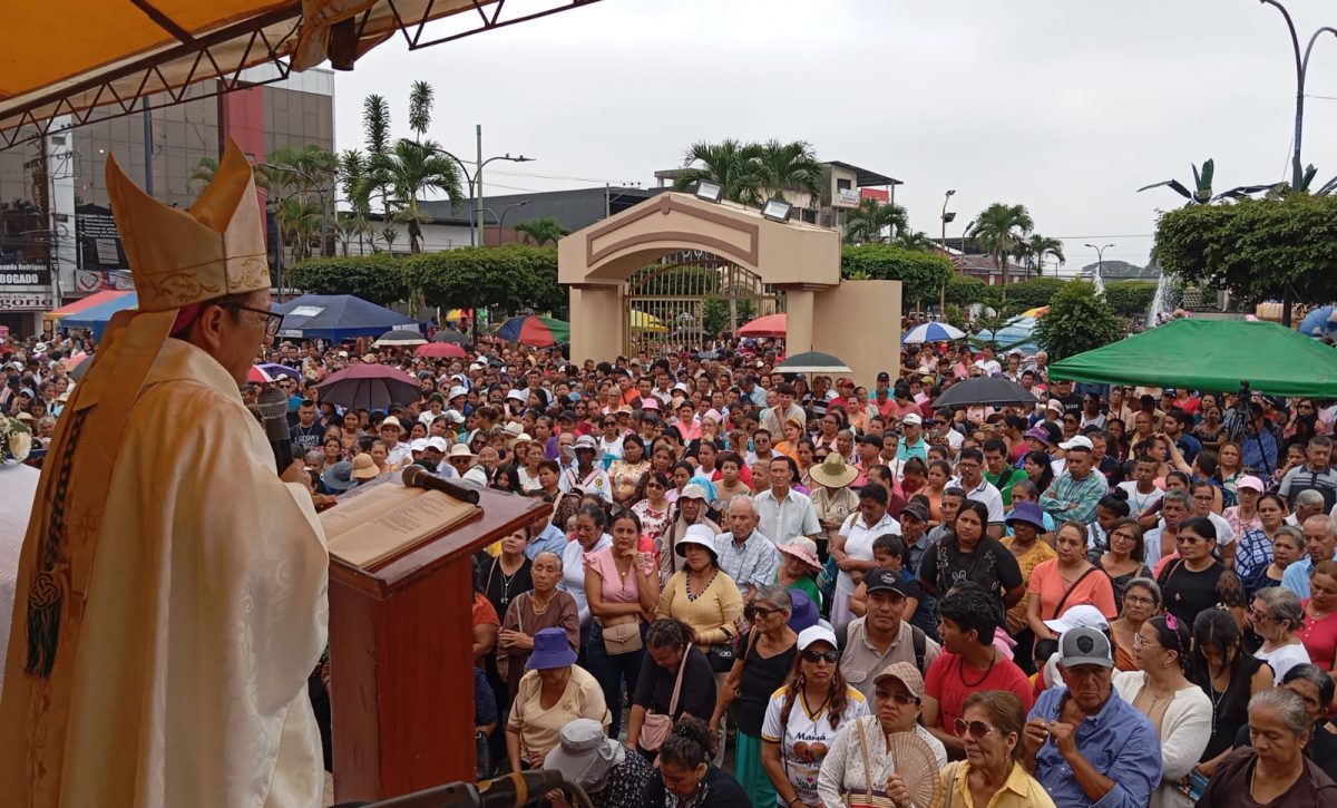El Carmen celebra la tradicional procesión de la Virgen del Carmen con gran afluencia de devotos