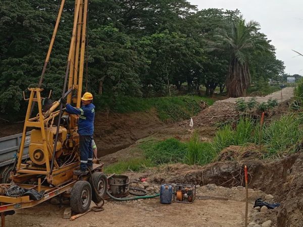 El Gobierno destina más de 44 millones de dólares para obra de ampliación vial en la provincia de Los Ríos. (MTOP).