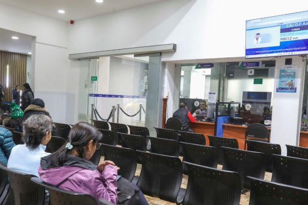 El IESS reporta 13.524 jóvenes de entre 15 a 24 años afiliados, lo cual representa aportes por 6.9 millones de dólares. (API).