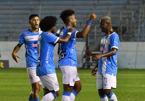 El Manta FC y Macará de Ambato tienen dos cosas en común. Ambos visten de color celeste