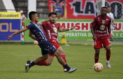 El compromiso se disputó en el estadio Olímpico de Riobamba.