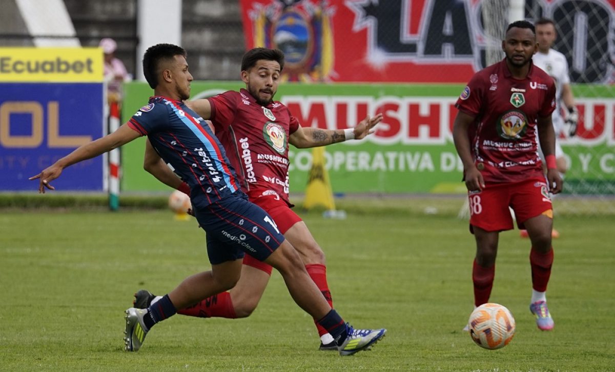 El compromiso se disputó en el estadio Olímpico de Riobamba.