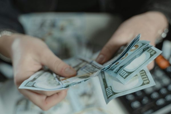 El SRI recupera 9.3 millones de dólares para el Estado con la revocatoria de dos sentencias determinadas como legítimas. (Pexels).