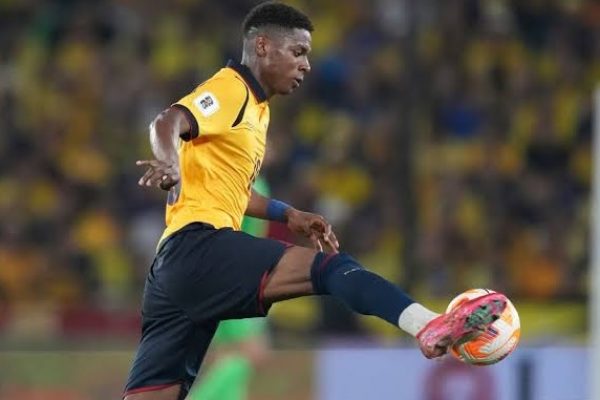 El Sevilla FC de España habría presentado una oferta superior a los 5 millones de dólares por el mediocampista ecuatoriano Nilson Angulo.