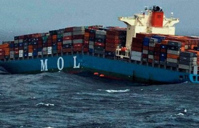 El buque portacontenedores Mol Comfort, de 316 metros de eslora, se partió en dos en el Océano Índico el 17 de junio del 2013