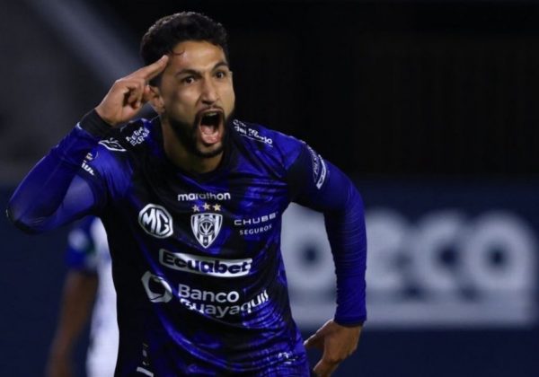 El colombiano Jeison Medina podría recaer en Liga de Quito.