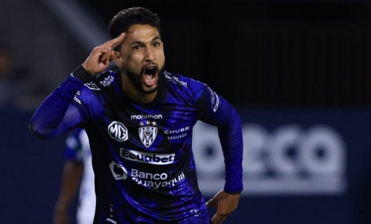 El colombiano Jeison Medina podría recaer en Liga de Quito.