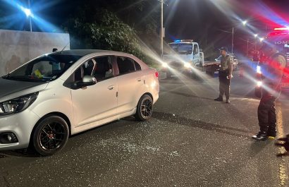 El conductor de un auto color gris resultó gravemente herido tras un ataque a balazos la noche de este martes 27 de mayo.