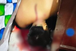 El cuerpo de David Delgado quedó a un costado de la cama en la que estaba descansando.