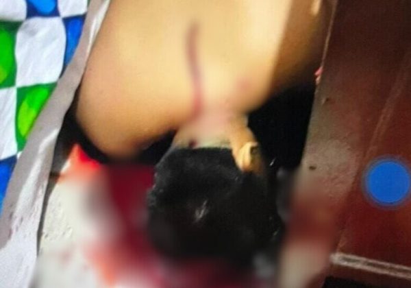 El cuerpo de David Delgado quedó a un costado de la cama en la que estaba descansando.