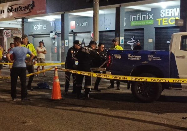 El cuerpo de Jaime Mora fue llevado al centro forense de Manta para la autopsia de rigor.