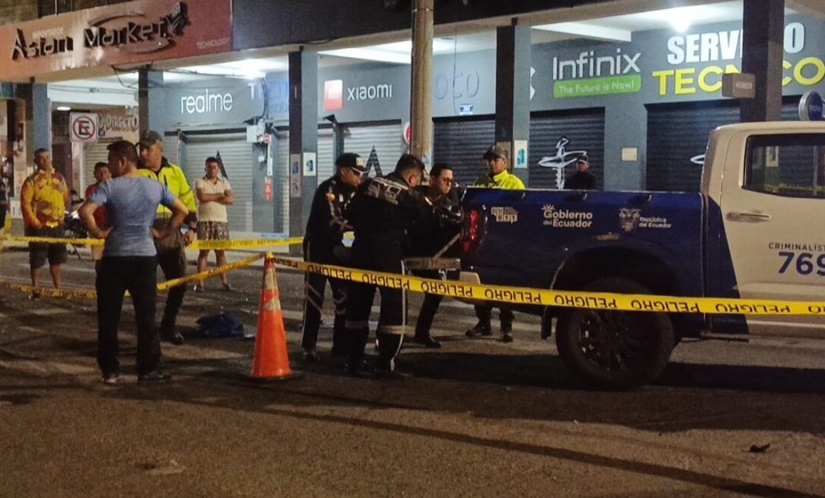 El cuerpo de Jaime Mora fue llevado al centro forense de Manta para la autopsia de rigor.
