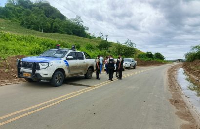 El cuerpo de un hombre sin identificar fue hallado a un costado de la carretera
