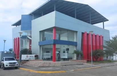 El cuerpo del menor arribó a Chone desde Esmeraldas por cuenta de sus familiares, quienes después pidieron su traslado al centro forense de Manta.