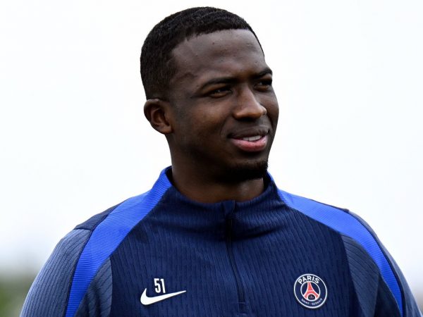 El defensa ecuatoriano Willian Pacho se entrena con el PSG en Estados Unidos para el Mundial de Clubes.