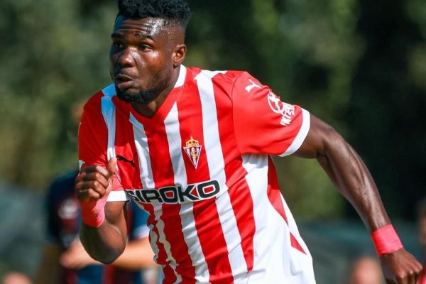 El delantero ecuatoriano Jordy Caicedo, actualmente en el Sporting Gijón de la segunda división española, reforzaría a Barcelona SC.
