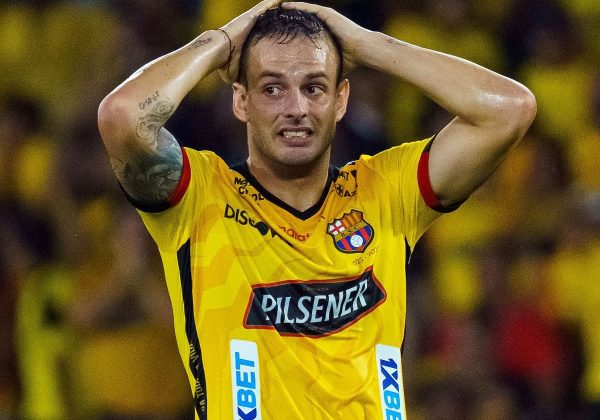 El delantero uruguayo Octavio Rivero, viajó hace varios días hasta Uruguay.