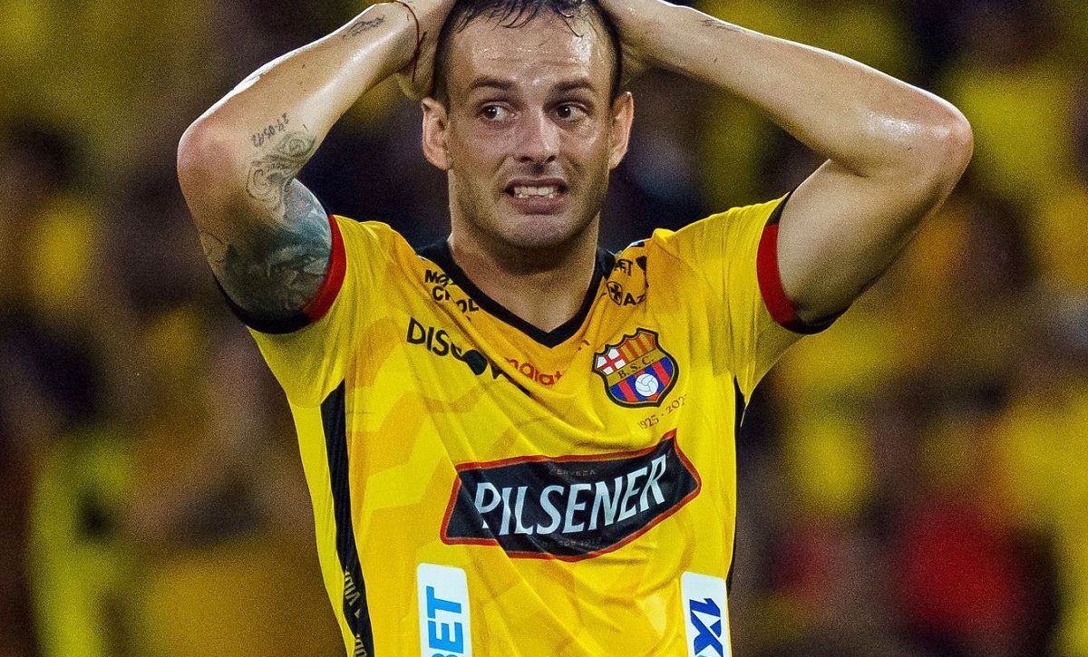 El delantero uruguayo Octavio Rivero, viajó hace varios días hasta Uruguay.