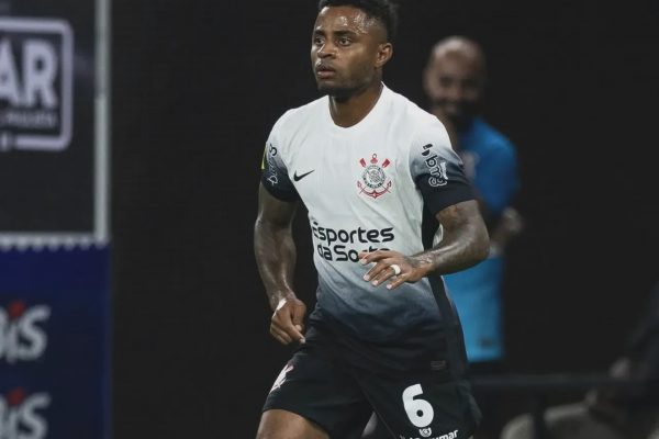El ecuatoriano Diego Palacios alistaría su regreso a la MLS tras un año para el olvido en el Corinthians de Brasil