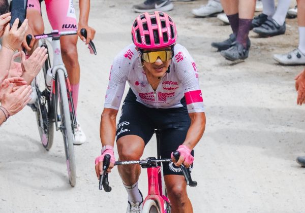 El ecuatoriano Richard Carapaz, en el podio del Giro de Italia 2025