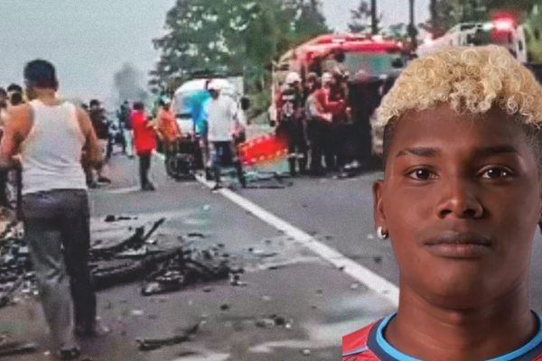El futbolista Marcos Olmedo, de Mushuc Runa, muere durante un accidente de tránsito en el cantón Quinindé, provincia de Esmeraldas.