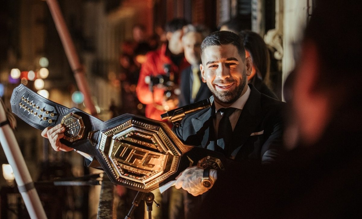 El luchador hispanogeorgiano de artes marciales mixtas Ilia Topuria, reciente campeón del peso ligero de la UFC