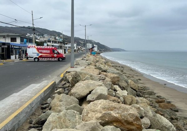El malecón de la parroquia Crucita, en el cantón Portoviejo, se cerró  al tránsito vehicular desde las primeras horas de este miércoles