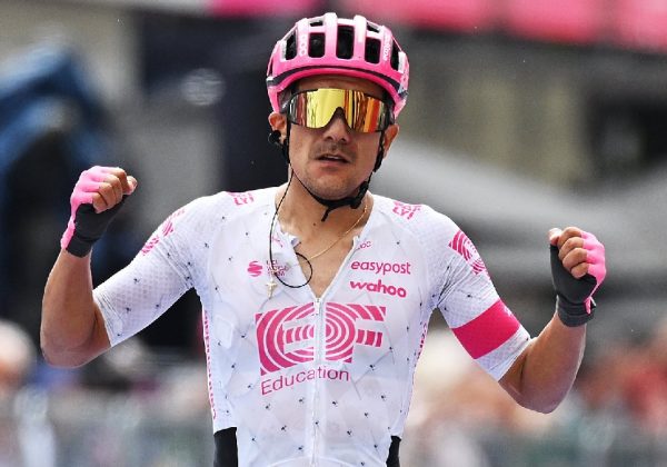 El neerlandés Olav Kooij, del equipo Visma-Lease a Bike, se impuso al sprint en la etapa 12 del Giro de Italia 2025.