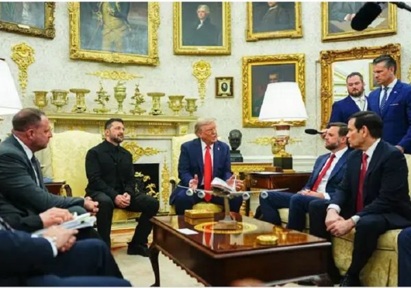 El presidente estadounidense Donald Trump (centro) se reúne con el presidente ucraniano Volodímir Zelenski en el Despacho Oval de la Casa Blanca, antes de su encuentro con líderes europeos. FOTO: Europa Press.