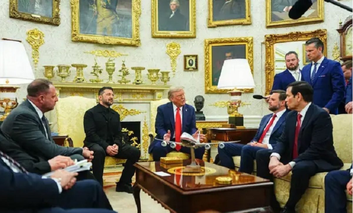 El presidente estadounidense Donald Trump (centro) se reúne con el presidente ucraniano Volodímir Zelenski en el Despacho Oval de la Casa Blanca, antes de su encuentro con líderes europeos. FOTO: Europa Press.