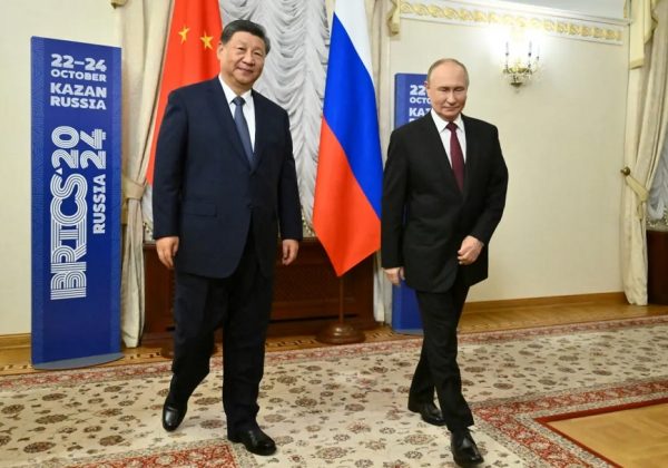 El presidente ruso, Vladímir Putin, inició una visita oficial de cuatro días a China, calificada como "sin precedentes" por su duración.