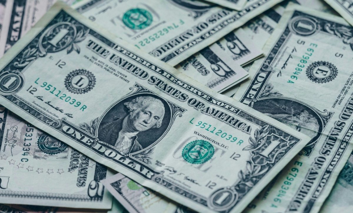 El riesgo país desciende más tras el reciente acuerdo entre Ecuador y el FMI. (Pexels).