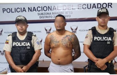 El sospechoso de agresión de su pareja fue puesto a órdenes judiciales junto al arma de furgo.