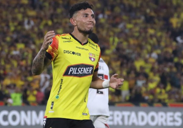 El volante ofensivo Joao Rojas, de Barcelona SC, podría regresar a las canchas en tres a cuatro semanas tras superar una fractura de peroné.