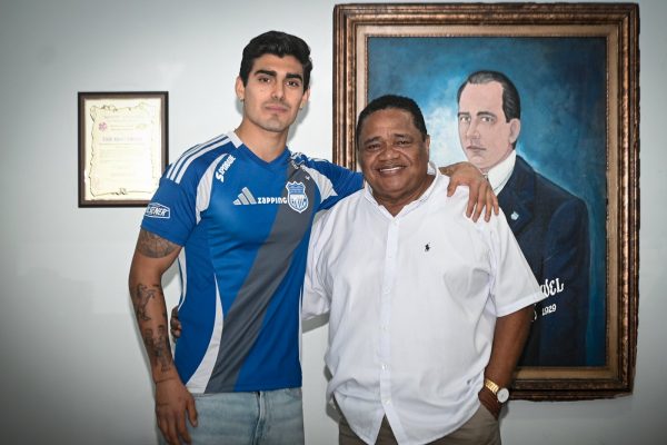 Emelec presenta al peruano Alfonso Barco como refuerzo para la LigaPro 2025