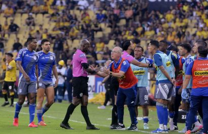 Emelec solicita audios y videos del VAR tras derrota en el Clásico del Astillero