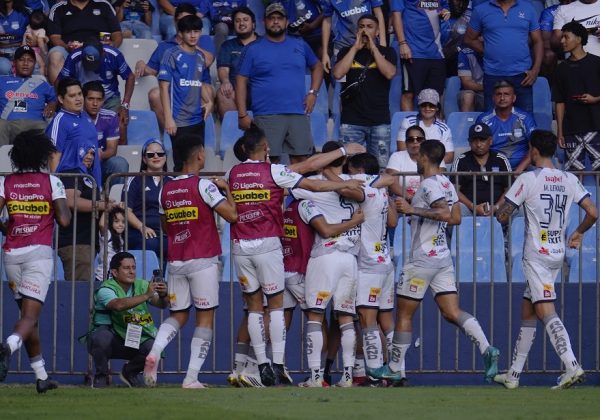 Emelec y Delfín SC protagonizaron un empate 2-2 en un emocionante encuentro disputado en el estadio George Capwell, en Guayaquil.