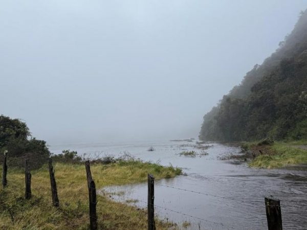 Emergencia en Napo desbordamiento de la laguna de Papallacta y aluvión afectan a comunidades
