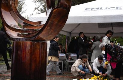 En el Cementerio Patrimonial de Cuenca, provincia de Azuay, se inaugura el primer memorial por las víctimas de femicidio. (Cristian Zamora).
