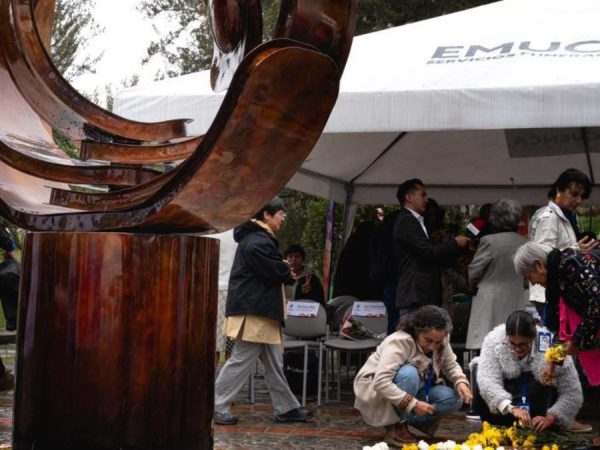 En el Cementerio Patrimonial de Cuenca, provincia de Azuay, se inaugura el primer memorial por las víctimas de femicidio. (Cristian Zamora).