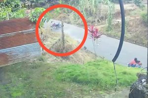 En la imagen se observa la velocidad con la que conducía uno de los motociclistas que resultó herido.